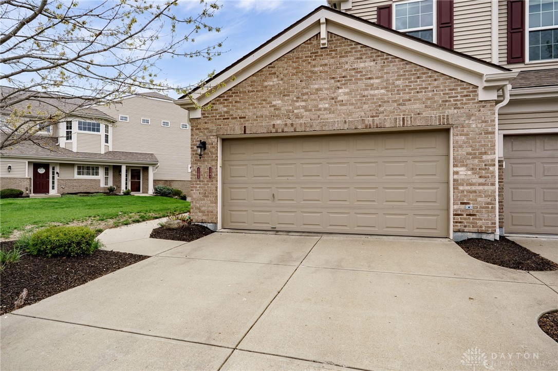 1103 Heritage Green Drive, Monroe, Ohio image 2