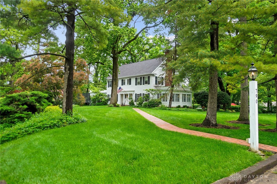 790 E Schantz Avenue, Oakwood, Ohio image 2