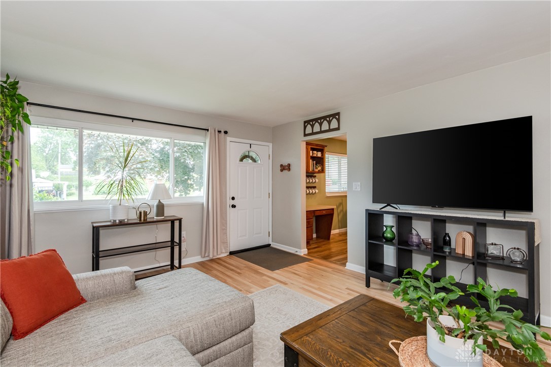 913 Thelma Drive, Miamisburg, Ohio image 4