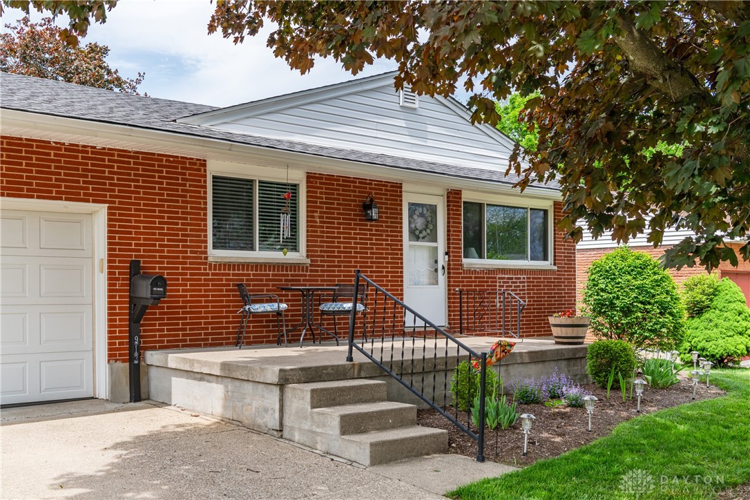 913 Thelma Drive, Miamisburg, Ohio image 3