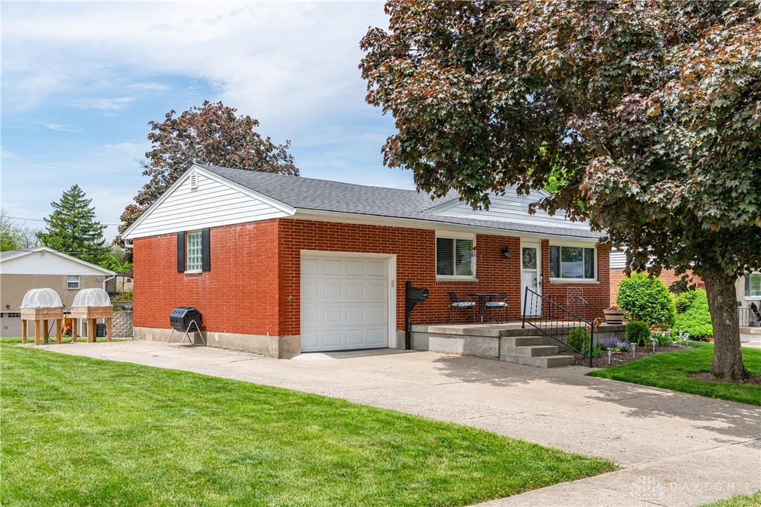 913 Thelma Drive, Miamisburg, Ohio image 1