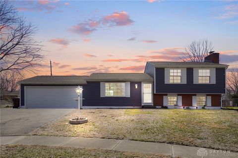 Photo of 806 Mcgraw Court, Englewood, OH 45322 (MLS # 953005)