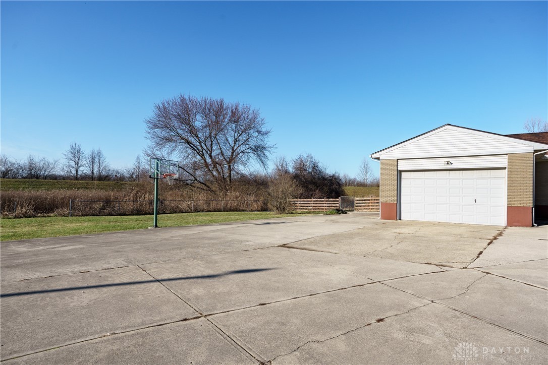 10440 Haddix Road, Fairborn, Ohio image 3