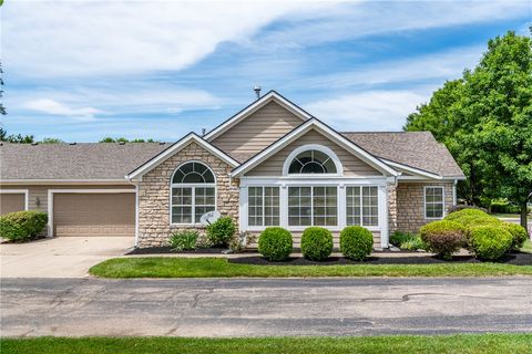 Photo of 41 Aberdeen Village Drive, Beavercreek, OH 45430 (MLS # 961458)