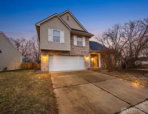 Photo of 501 Meadowview Place, Trenton, OH 45067 (MLS # 953190)