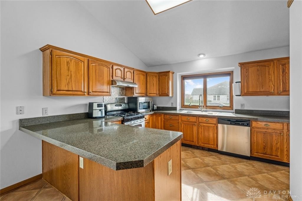 2253 Four Seasons Trail, Miamisburg, Ohio image 10