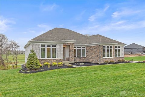 Photo of 2504 Bent Grass Drive, Beavercreek, OH 45431 (MLS # 936797)