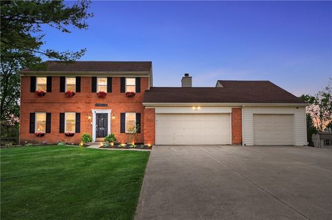 Photo of 921 Briarwood Court, Mason, OH 45040 (MLS # 956331)