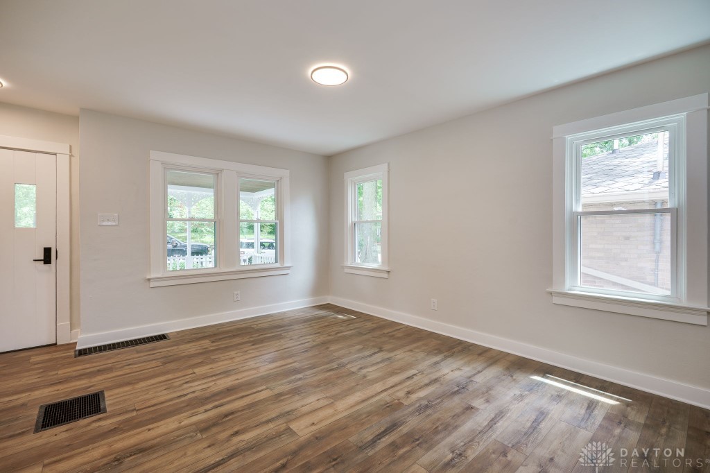 2923 Glenmore Avenue, Dayton, Ohio image 9