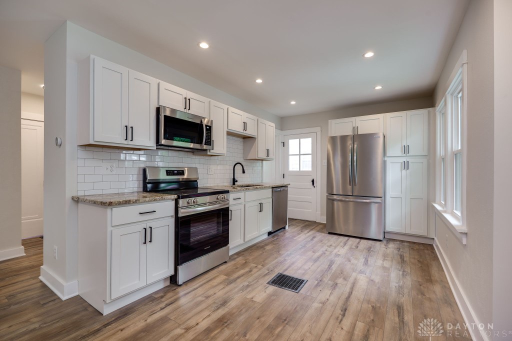 2923 Glenmore Avenue, Dayton, Ohio image 2
