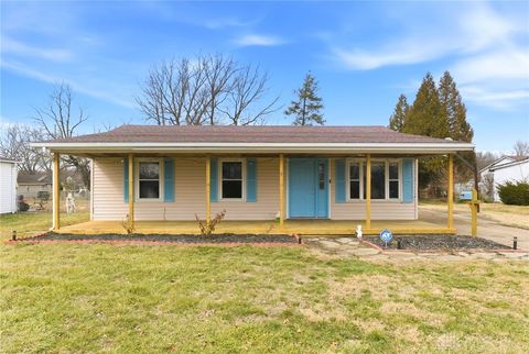 Photo of 409 Millard Drive, Franklin, OH 45005 (MLS # 952223)