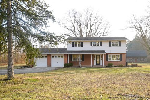 Photo of 222 E Social Row Road, Washington Twp, OH 45458 (MLS # 949874)