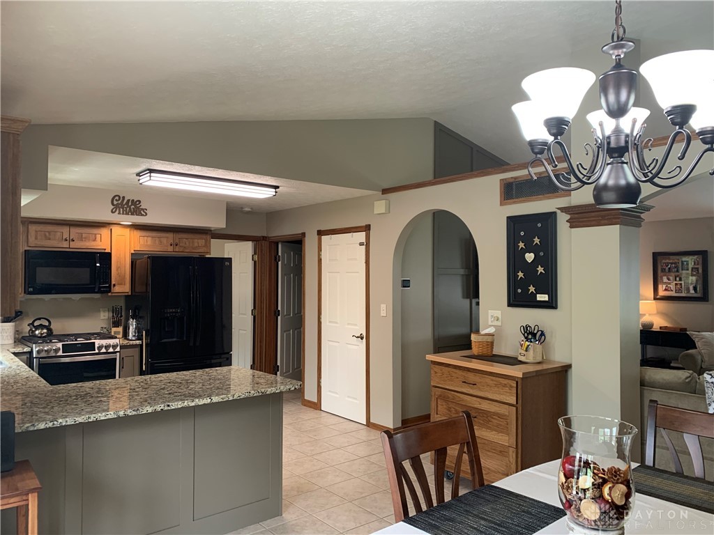 95 Fox Harbor Drive, Troy, Ohio image 8