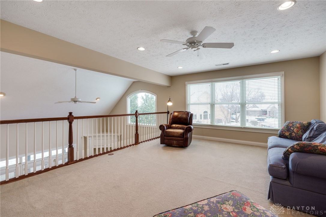 320 N Hills Boulevard, Springboro, Ohio image 37