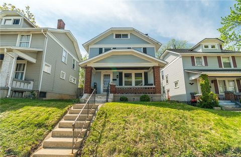 Photo of 129 Linsan Court, Dayton, OH 45410 (MLS # 956805)