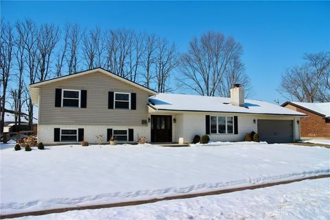 Photo of 313 Scott Drive, Englewood, OH 45322 (MLS # 951995)