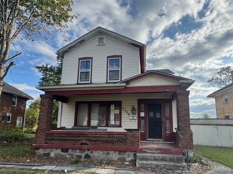 Photo of 2808 N Main Street, Dayton, OH 45405 (MLS # 946108)