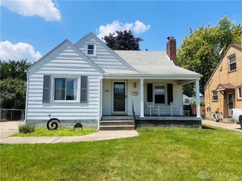 Photo for 1653 Rosemont Boulevard