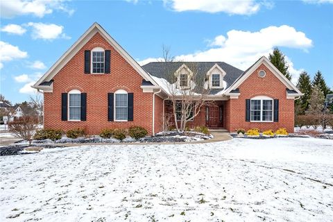 Photo of 1646 Fairway Crest Crst, Miami Twp, OH 45140 (MLS # 952843)