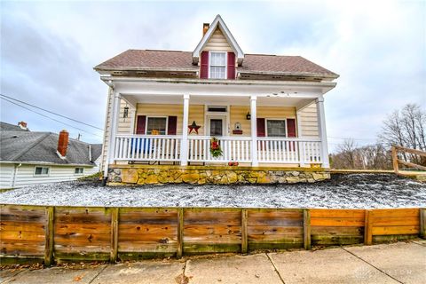 Photo of 135 Walnut Street, Mechanicsburg, OH 43044 (MLS # 948226)