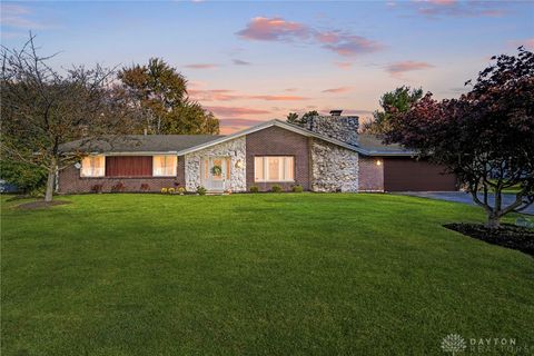 Photo of 935 Heathshire Drive, Dayton, OH 45459 (MLS # 947256)