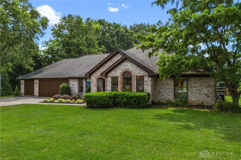 Homes For Sale - 8495 Highmount Drive<br/> Springboro, OH 45066