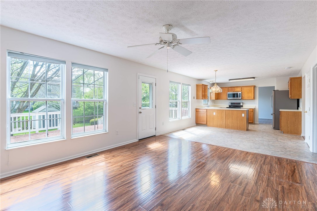 Miamisburg, Ohio 45342, United States, 4 Bedrooms Bedrooms, ,3 BathroomsBathrooms,Residential,Active,3932