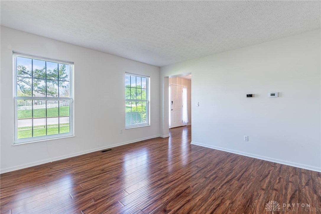Miamisburg, Ohio 45342, United States, 4 Bedrooms Bedrooms, ,3 BathroomsBathrooms,Residential,Active,3932