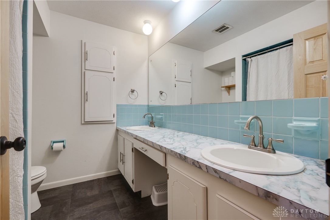 1251 Lomeda Lane, Beavercreek, Ohio image 38