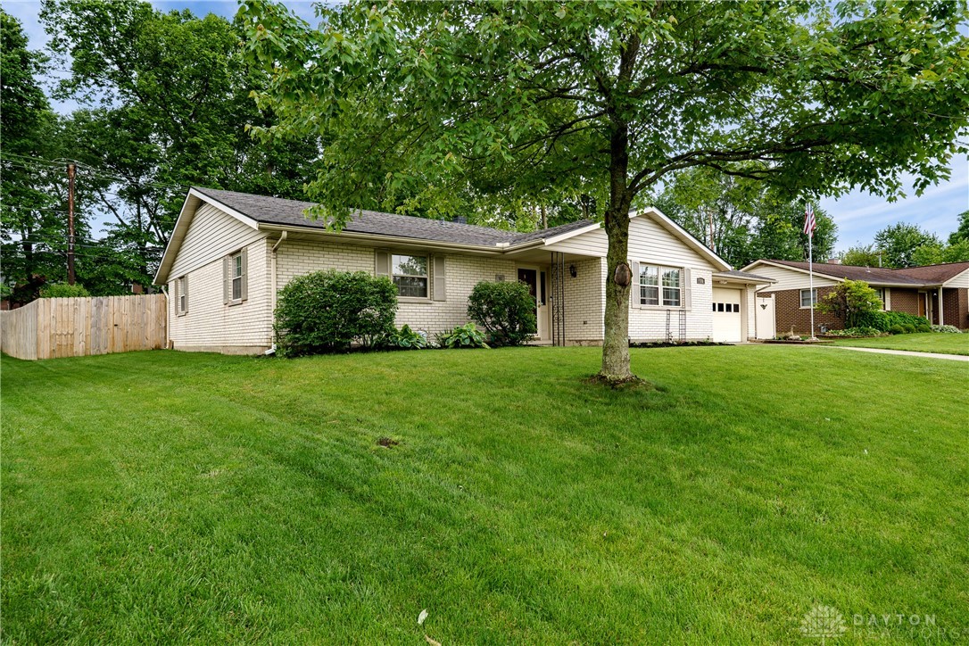 650 Hathaway Trail, Tipp City, Ohio image 4