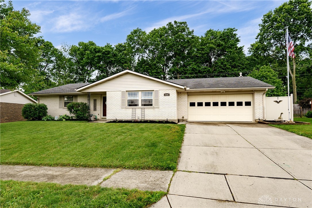 650 Hathaway Trail, Tipp City, Ohio image 2