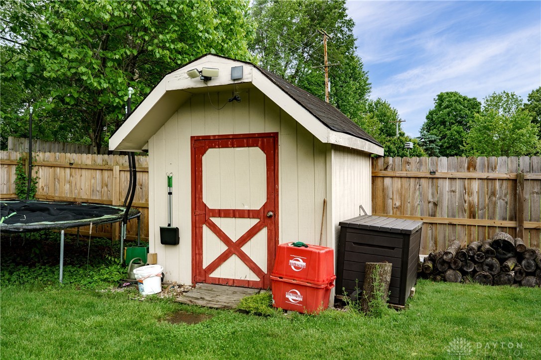650 Hathaway Trail, Tipp City, Ohio image 39