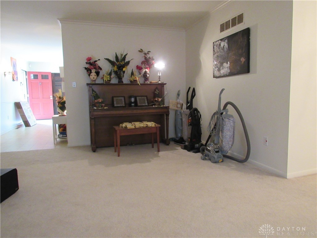 3325 Waldeck Place, Dayton, Ohio image 9
