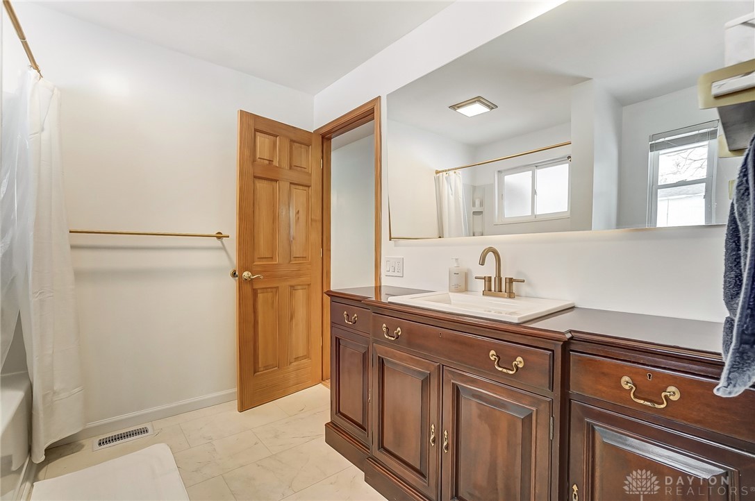 2709 Parklawn Drive, Kettering, Ohio image 21