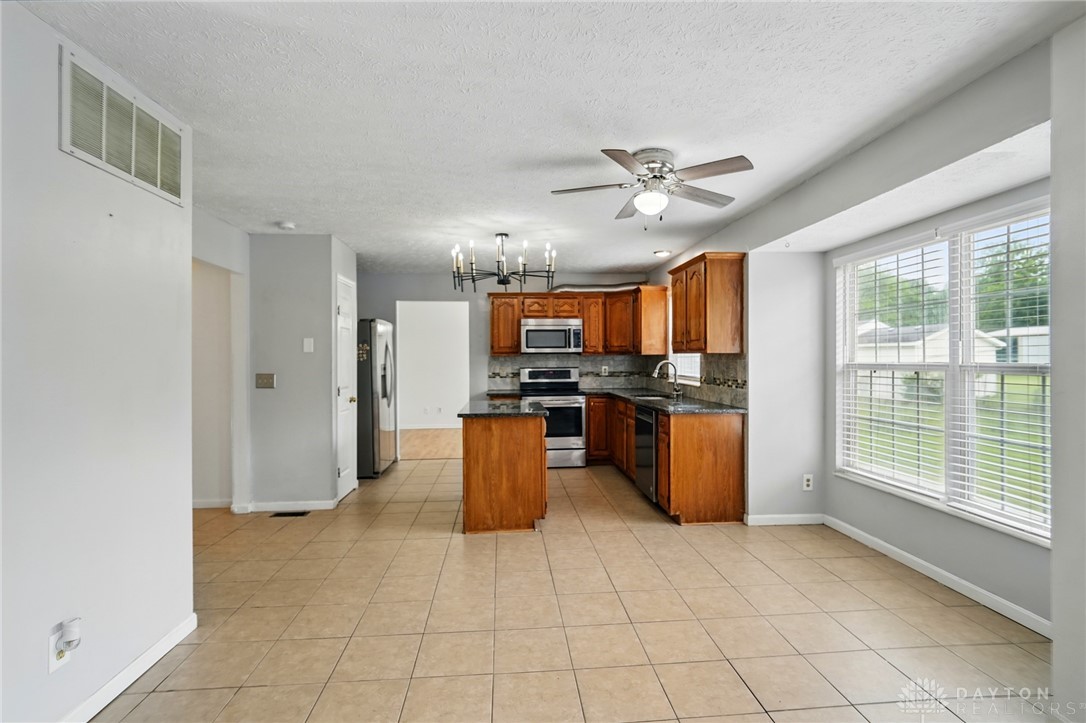 2336 Bradshire Road, Miamisburg, Ohio image 13