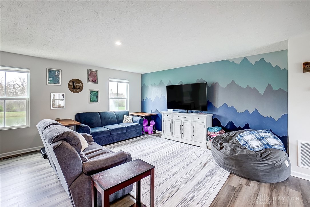511 Skyway Drive, Springfield, Ohio image 5
