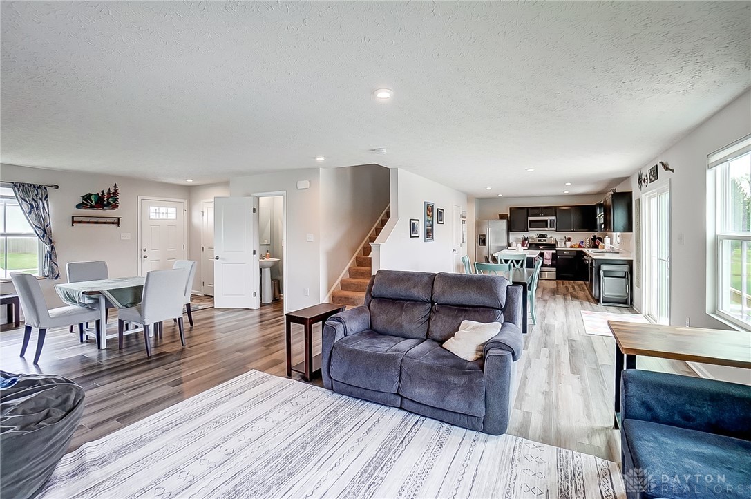 511 Skyway Drive, Springfield, Ohio image 6