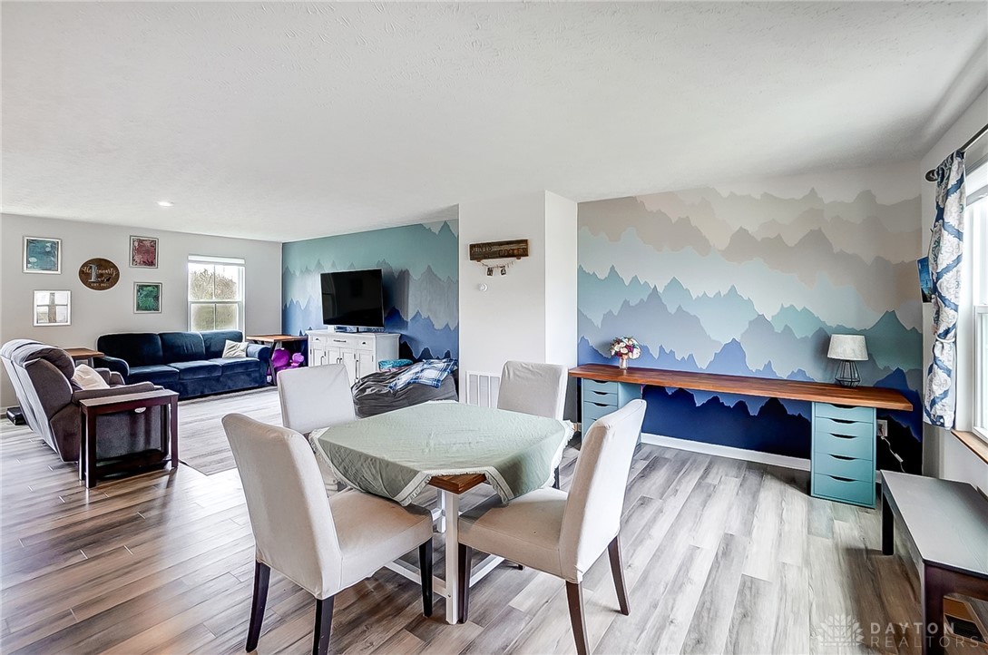511 Skyway Drive, Springfield, Ohio image 4