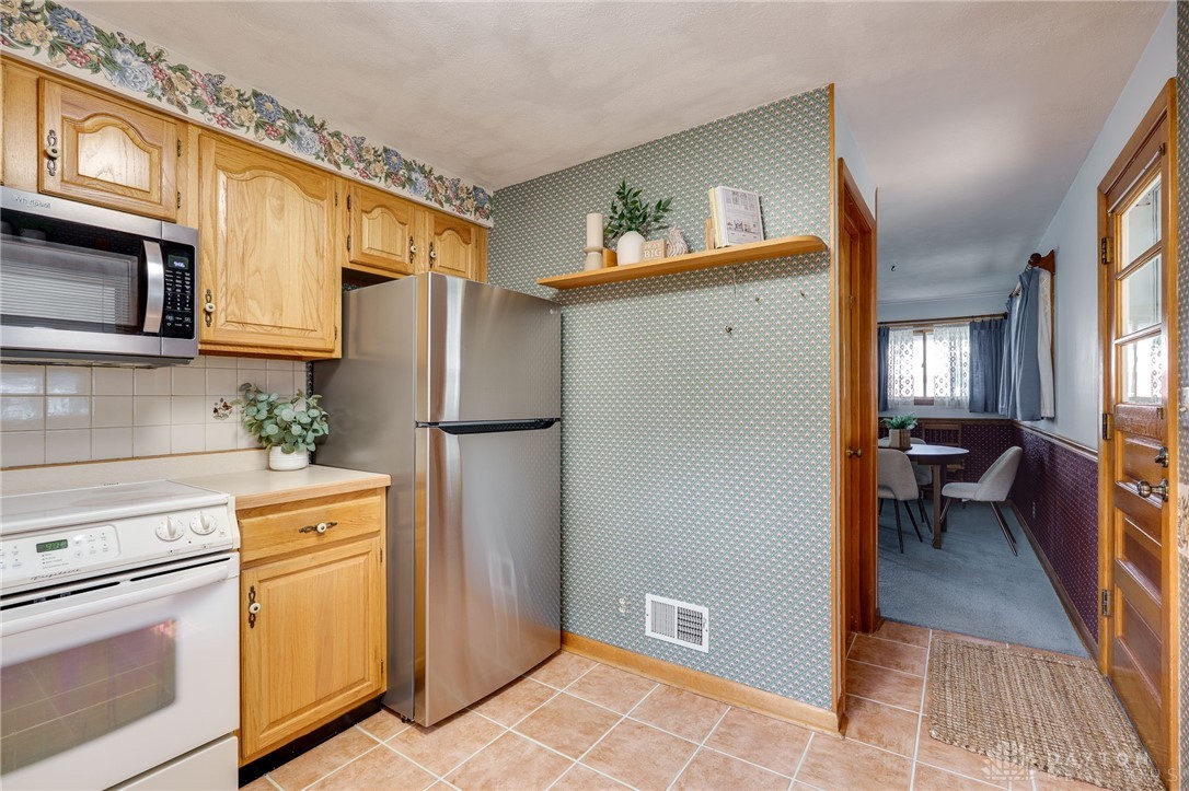 1180 Overlook Drive, Fairborn, Ohio image 15