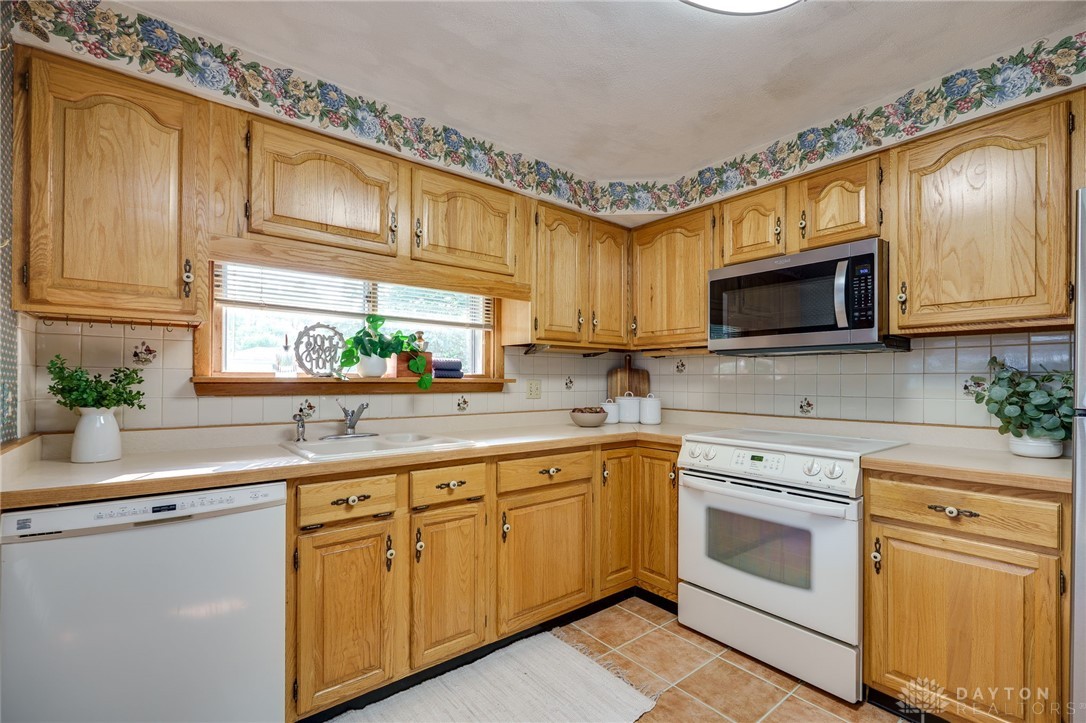 1180 Overlook Drive, Fairborn, Ohio image 13