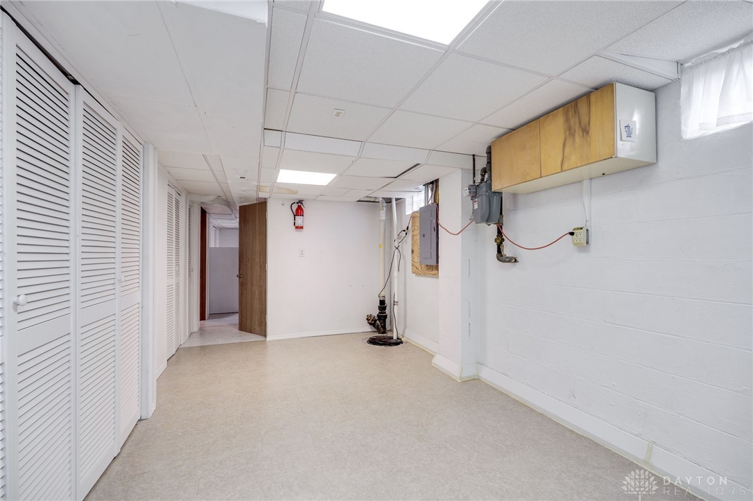 1180 Overlook Drive, Fairborn, Ohio image 37