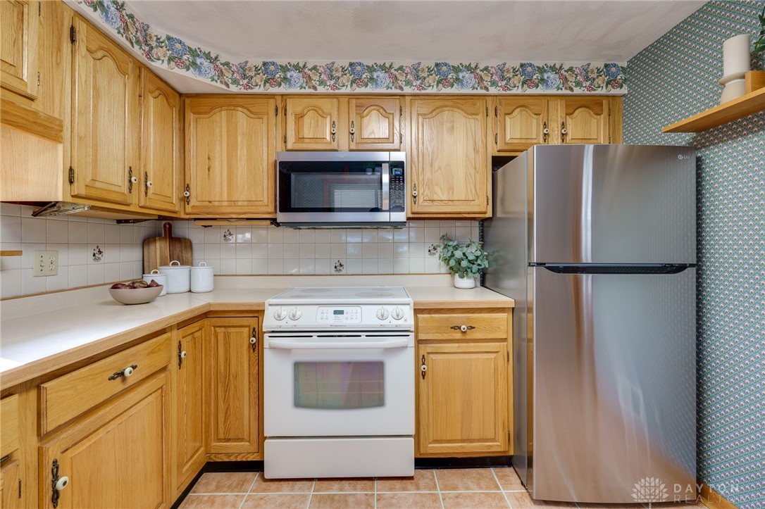 1180 Overlook Drive, Fairborn, Ohio image 16