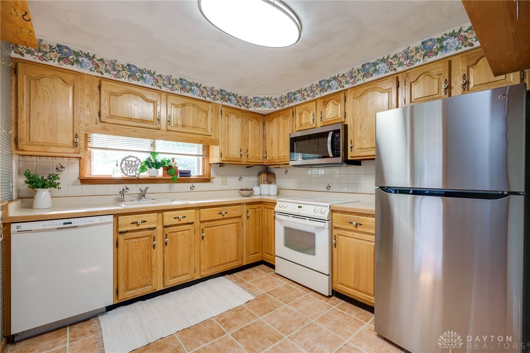 1180 Overlook Drive, Fairborn, Ohio image 12