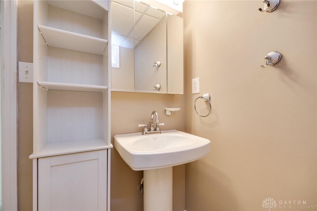 1180 Overlook Drive, Fairborn, Ohio image 34
