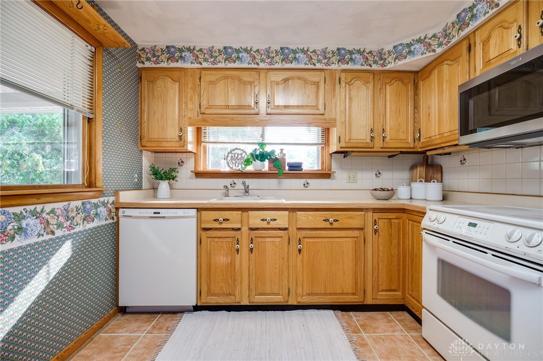1180 Overlook Drive, Fairborn, Ohio image 18
