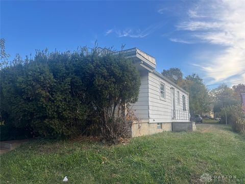 Photo of 2612 N Gettysburg Avenue, Dayton, OH 45406 (MLS # 947760)