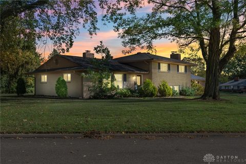 Photo of 501 Judith Drive, Kettering, OH 45429 (MLS # 946358)