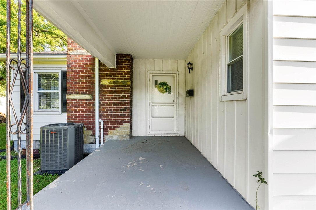 813 E Dorothy Lane