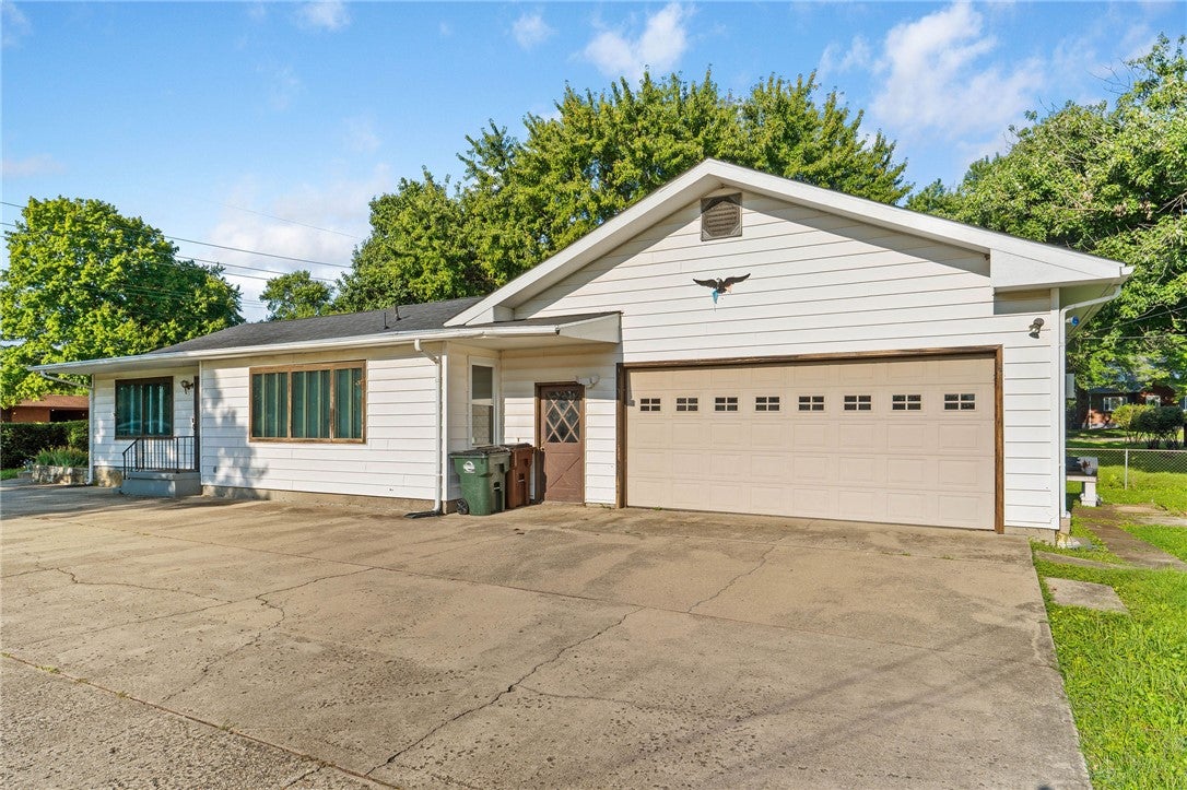 813 E Dorothy Lane