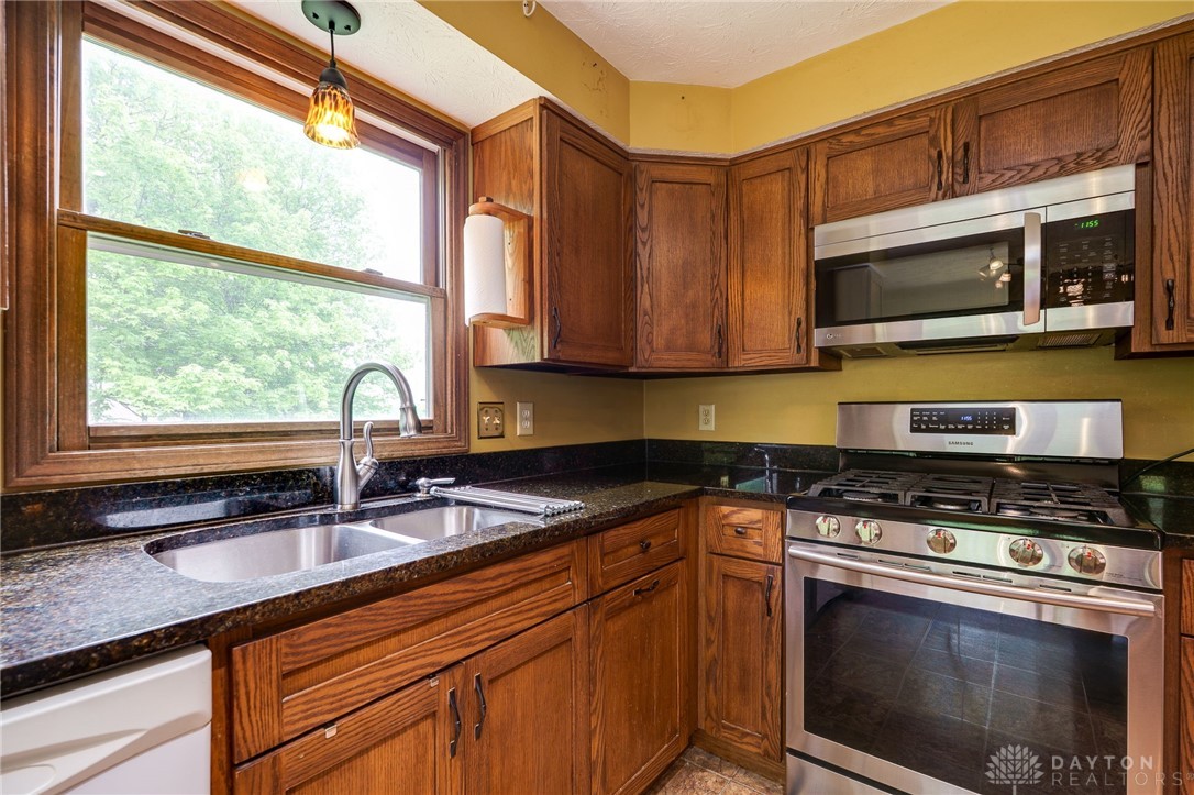 2600 Wildflower Drive, Springfield, Ohio image 22